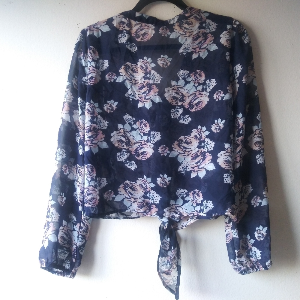 CHARLOTTE RUSSE ROSES TIE BLOUSE - BLUE & PINK - Picture 2 of 4